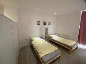 Postel nebo postele na pokoji v ubytování Sali-Homes Kleve: Komfortable 4-Betten-Monteurunterkunft – Praktisch & Modern