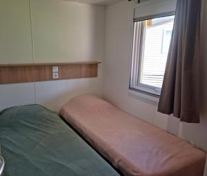 Postel nebo postele na pokoji v ubytování Camping le Camarguais