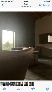 Bild eines Badezimmers mit einer Badewanne in der Unterkunft Las yucas in Mercedes