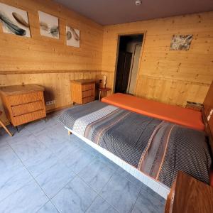 Katil atau katil-katil dalam bilik di Hotel du lac des Corbeaux