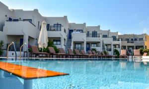 a hotel swimming pool with chairs and an umbrella at Yria Beach Hotel in Kokkíni Khánion
