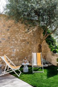 Imagen de la galería de Maison en pierres 6/8pers, piscine & sublime vue, en Puygiron