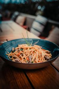 露营地内部或周边提供的食物