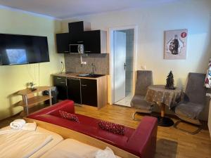 Televízia a/alebo spoločenská miestnosť v ubytovaní Alpenlodge, Ferienwohnung 19