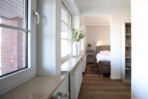 a bedroom with a bed and a window and a desk at Hafenmeister in Husum