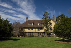 صورة لـ Rutgers University Inn and Conference Center في نيو برونزيك