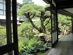 Kebun di luar Suminoe Ryokan
