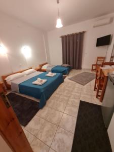 Postel nebo postele na pokoji v ubytování VILLA VRACHOS Preveza
