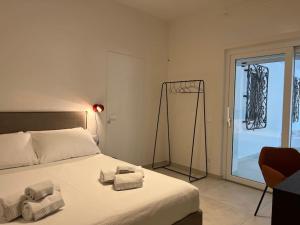 a bedroom with a bed with towels on it at Uliveus - Villa Duna fronte mare in Faccia di Trippa