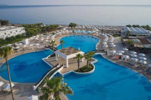 Der Swimmingpool an oder in der Nähe von Atlantica Ocean Beach Resort