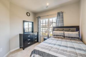a bedroom with a bed and a dresser and a window at Charming Dale City Townhome Less Than 7 Mi to State Park! in Dale City