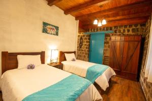Ένα ή περισσότερα κρεβάτια σε δωμάτιο στο Niebli Historical Farm and Lodge at Pululahua Volcano