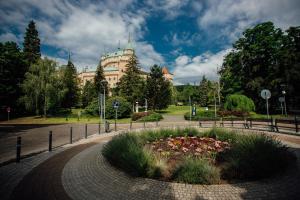 Vonkajšia záhrada v ubytovaní Hotel pod Zámkom