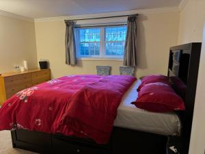 Una cama o camas en una habitación de 大卧室1.8米宽大床