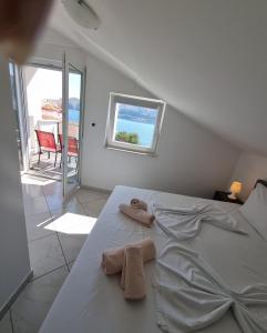 Postel nebo postele na pokoji v ubytování Domagoj D&D, Baška