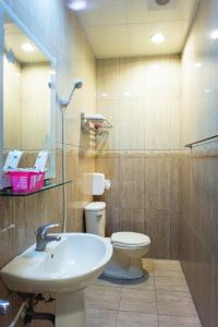 a bathroom with a sink and a toilet at Bei Pin B&B in Nanwan
