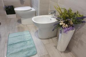 Ένα μπάνιο στο SAGNINO COMO LAKE APARTMENT Free PARKING +51 φωτογραφίες