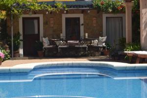 A piscina localizada em Villa l'auba - Ideal Familias, vacaciones, trabajo, larga estancia ou nos arredores