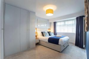 Voodi või voodid majutusasutuse Stunning 3 Bed Home in Gloucester toas