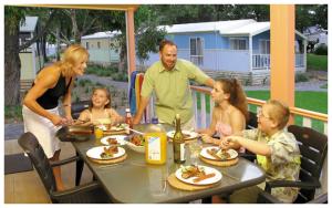 
A family staying at Kendalls Beach Holiday Park
