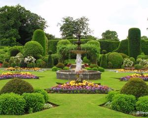 a garden with a fountain in the middle of a park at Doncaster City Centre Deluxe Whole Apartment sleeps 4 D41 in Doncaster