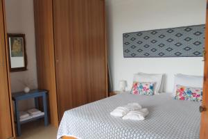 Posteľ alebo postele v izbe v ubytovaní A Crystal Clear House in Pyrgos, Heraklion Crete