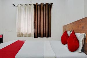 Ένα ή περισσότερα κρεβάτια σε δωμάτιο στο Hotel O Mayur Lodge +31 φωτογραφίες