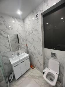 Bilik mandi di Nureke Apartment's