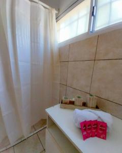 a bathroom with a white shower curtain and a window at Moras Morada in Almafuerte