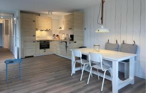 Η κουζίνα ή μικρή κουζίνα στο Gorgeous Apartment In Bergen Aan Zee
