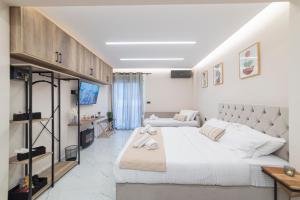 Postel nebo postele na pokoji v ubytování Elite Suite Loutraki