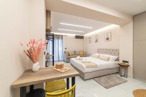 Postel nebo postele na pokoji v ubytování Elite Suite Loutraki