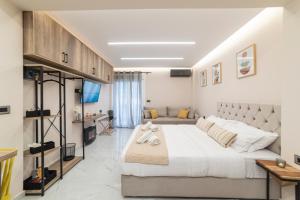 Postel nebo postele na pokoji v ubytování Elite Suite Loutraki