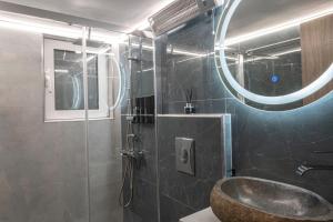 Koupelna v ubytování Elite Suite Loutraki + 37 fotografií