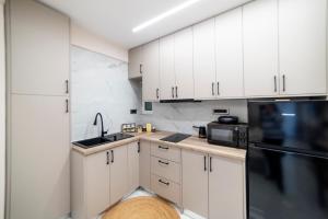 Kuchyň nebo kuchyňský kout v ubytování Elite Suite Loutraki