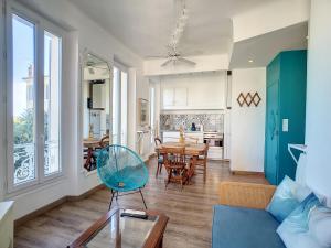 a living room with a blue couch and a table at CASA BLUE sur une jolie place proche du vieux port by LaConciergerie13 in La Ciotat