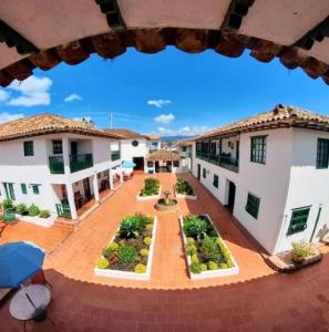 anterior view of a courtyard of a building at hotel abahunza in Villa de Leyva