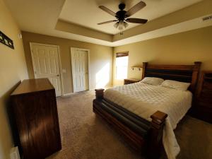 Gallery image of Master Bed & Bath Just For You in Bentonville