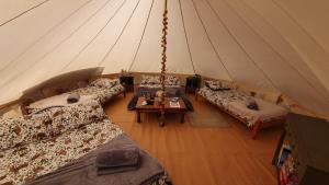 Calon Y Goedwig Glamping客房内的一张或多张床位