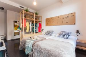 two beds in a room with a closet at Apartamentos Dada in Zarautz