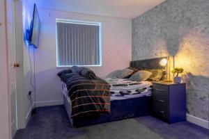 a small bedroom with a bed and a window at 1 Bedroom Apartment - Netflix - Close To City Centre And NEC in Birmingham