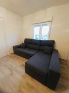 サロンにあるDescubre Cantabria! Piso con 3 habitaciones, con capacidad hasta 5 personas! Alojamiento entero!のギャラリーの写真
