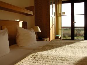 Postel nebo postele na pokoji v ubytování Hotel Enddorn Hiddensee