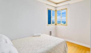 Кровать или кровати в номере Maravilhoso apartamento na orla da Barra da Tijuca