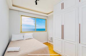 Кровать или кровати в номере Maravilhoso apartamento na orla da Barra da Tijuca