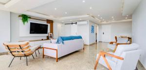 Телевизор и/или развлекательный центр в Maravilhoso apartamento na orla da Barra da Tijuca