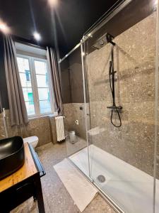 Kúpeľňa v ubytovaní NEW AMAZING BILO apartment in the heart of Milan from Moscova Suites apartments group