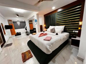 a bedroom with a large bed in a room at FabHotel Small Daddy Plus in Calangute