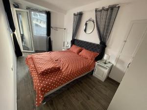 Tempat tidur dalam kamar di Amor apartman Srebrno Jezero