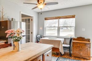 une cuisine avec une table et un vase de fleurs dans l'établissement Work-Friendly Attica Vacation Rental with Patio!, à Attica